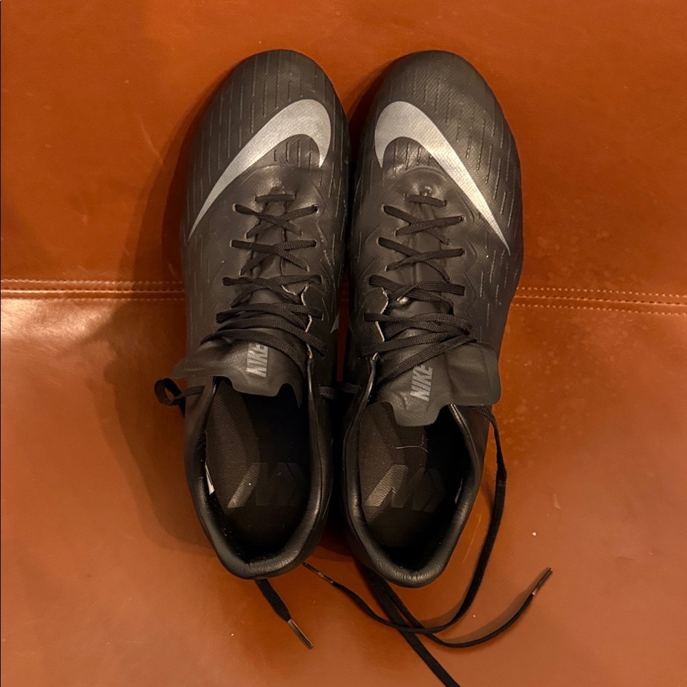 Nike Men's Black and Silver Soccer Cleats